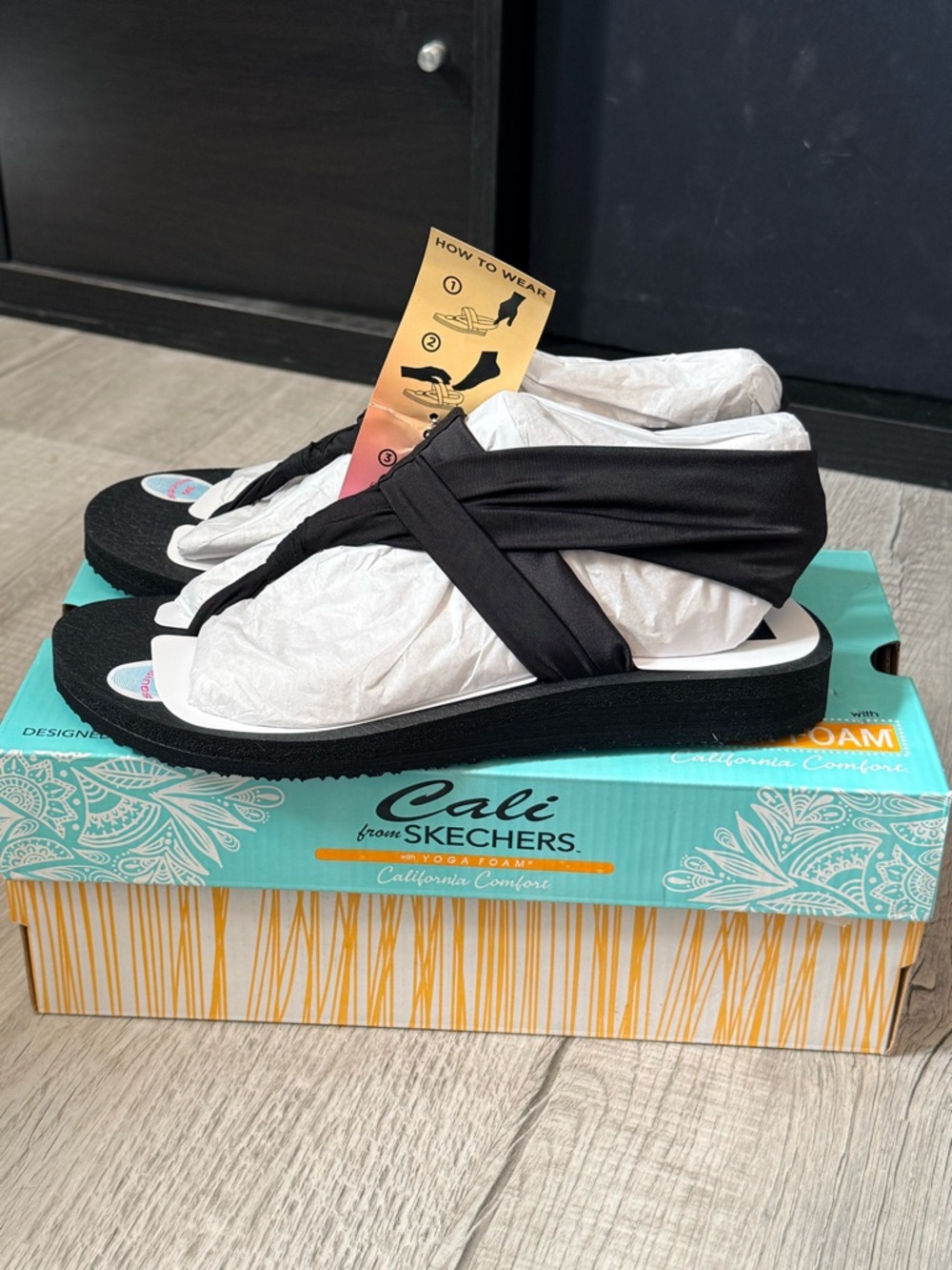 New Skechers womens Meditation Studio Kicks Yoga Foam Sandals in black size 8